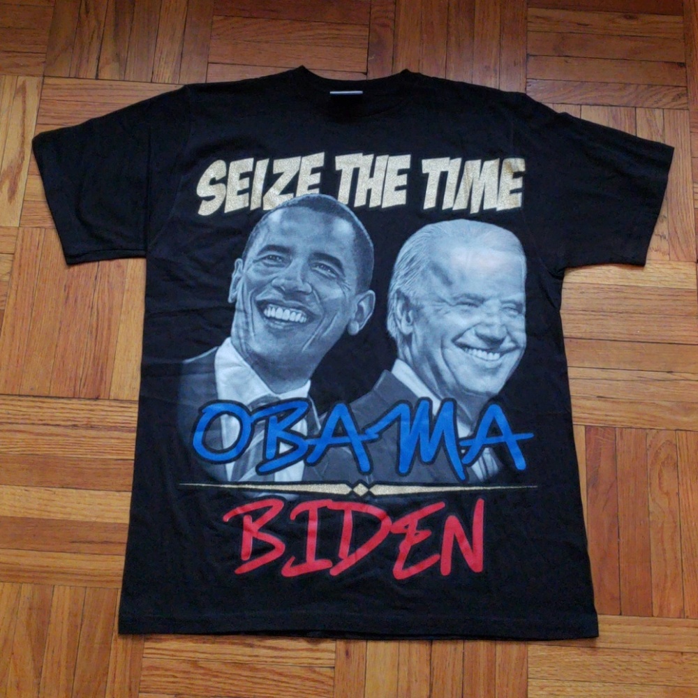 Obama/Biden t-shirt.